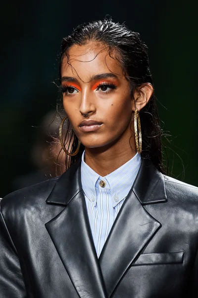 Look 25